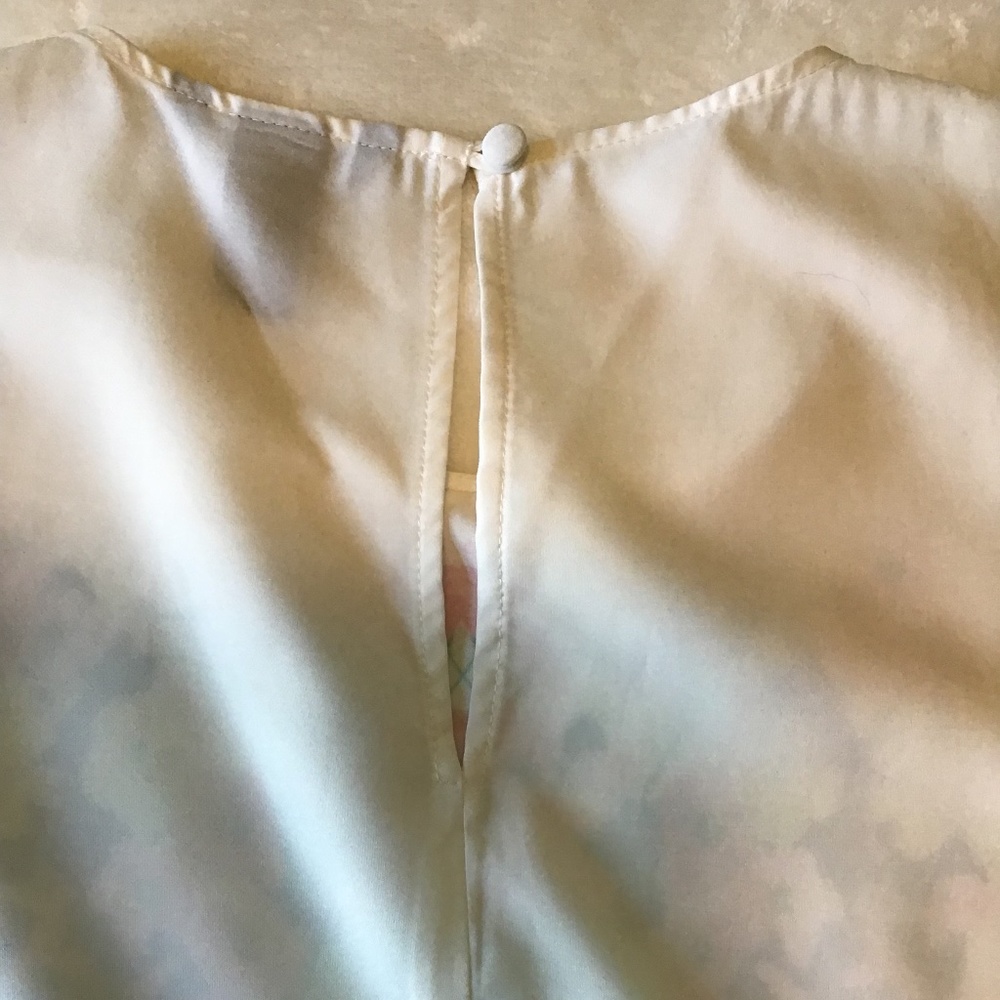 H & M Blouse - Picture 9 of 9